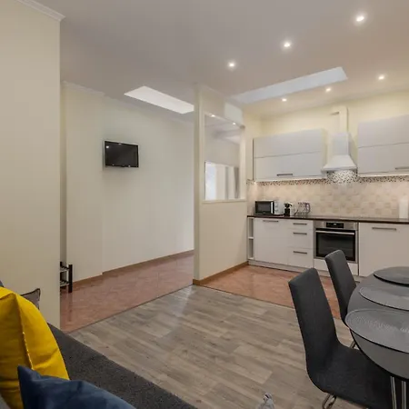 Heart, Loft View, Free Parking And Bag Storage